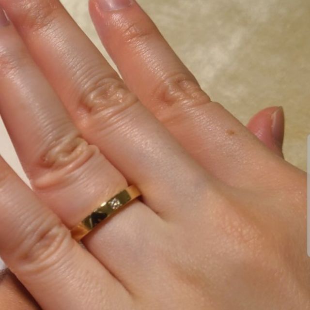 【ブルガリ(BVLGARI)の口コミ】 マリーミーリング
真ん中に一石あるだけのシンプルなデザイン。
BVLGARIら…