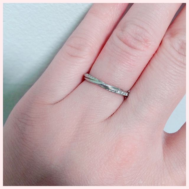 【銀座ダイヤモンドシライシの口コミ】 デザインがとても気に入りました。
結婚してから少し間があいての指輪購入…