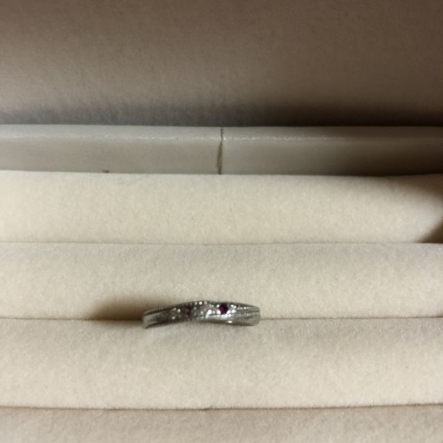 【村岡宝飾店の口コミ】 既製品では好みのデザインがあってもお値段が張ったため、オーダーメイド…