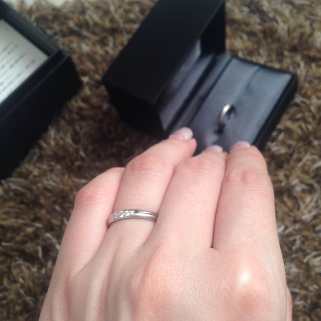 【ラザール ダイヤモンド(LAZARE DIAMOND)の口コミ】 シンプルかつデザイン性のあるものを探していたので、この指輪はそのイメ…