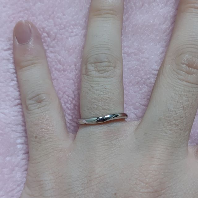 【銀座ダイヤモンドシライシの口コミ】 指ざわりや着けたときの感覚だとストレートタイプのものが良いと思ったの…