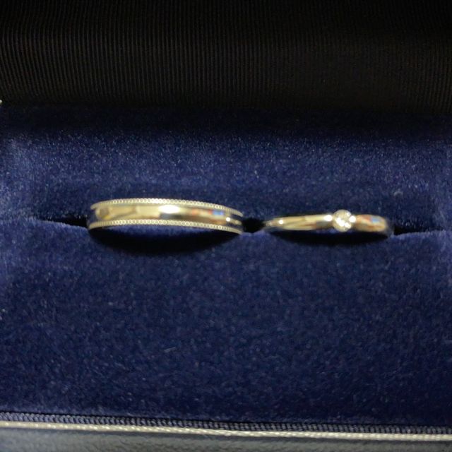 【銀座ダイヤモンドシライシの口コミ】 シンプルなデザインで、長くつける結婚指輪には最適だと思いました。
また…