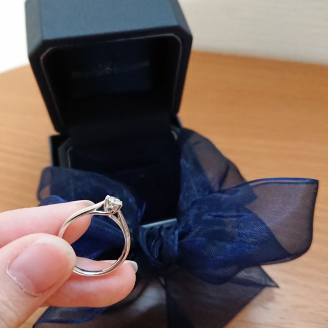 【銀座ダイヤモンドシライシの口コミ】 旦那さんが選んでくれました。シンプルなデザインを希望していたところ、…