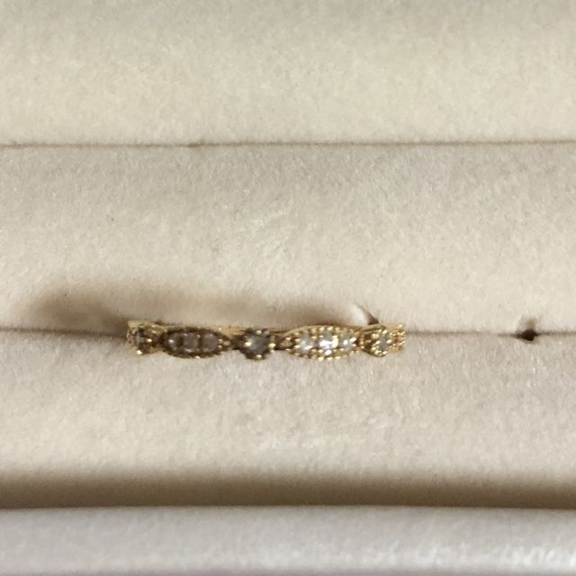 【agete(アガット)の口コミ】 ゴールドベースでキラキラ輝いている指輪を求めて百貨店を歩いているとき…