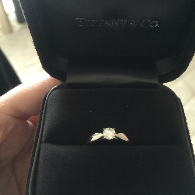 【ティファニー(Tiffany & Co.)の口コミ】 旦那さんに買ってもらったんですが、2人の記念日が28日なので0.28カラット…