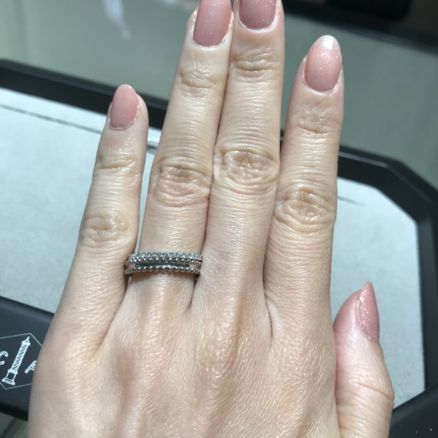【ヴァン クリーフ＆アーペル(Van Cleef & Arpels)の口コミ】 結婚指輪はフルエタニティを、と決めて指輪探しをしていました。一方で、…
