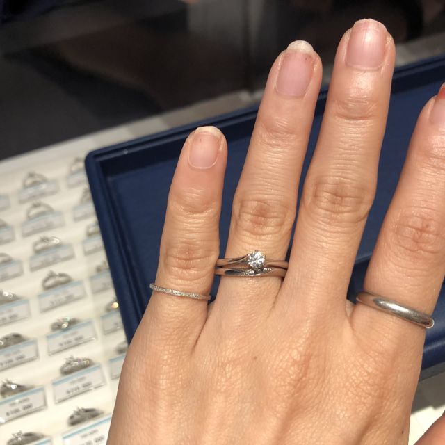 【銀座ダイヤモンドシライシの口コミ】 つけた瞬間に一目惚れしました。
あまり、豪華なものは好まない性格なので…