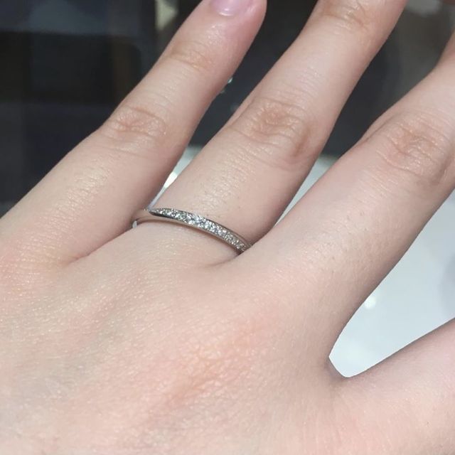 【銀座ダイヤモンドシライシの口コミ】 ストレートで石がたくさんついているものを探しておりました。購入した指…