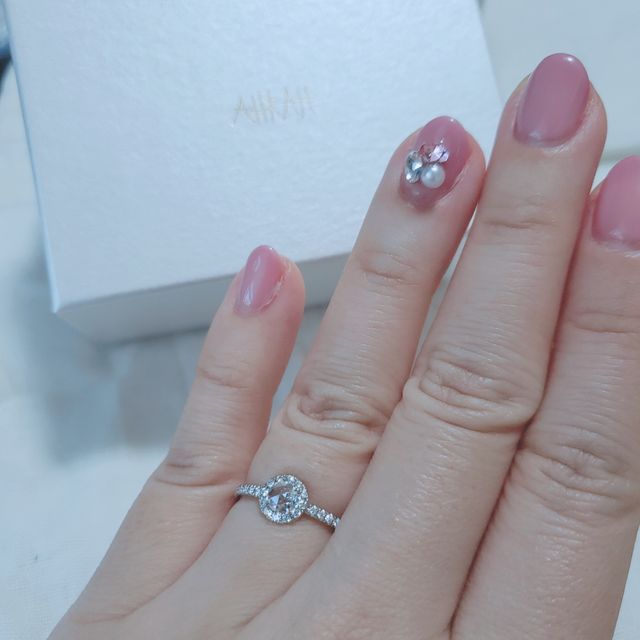 【AHKAH(アーカー)の口コミ】 元々AHKAHのジュエリーに憧れがあり、婚約指輪はAHKAHで！と決めていまし…