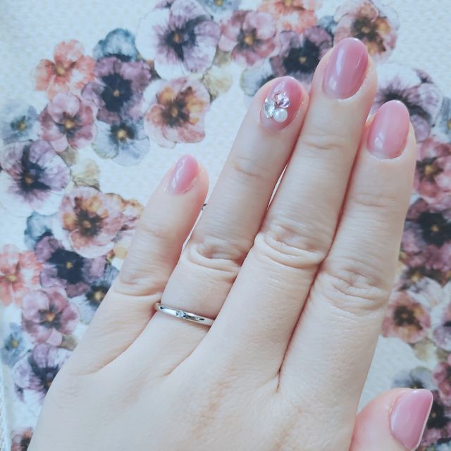 【AHKAH(アーカー)の口コミ】 AHKAHでは婚約指輪のみを購入予定でしたが、結婚指輪も見学してる内に気に…