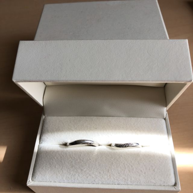 【A DEUX(アドゥー)の口コミ】 最初は色んな指輪に目移りしたのですが、この指輪を見た時に凄くデザイン…