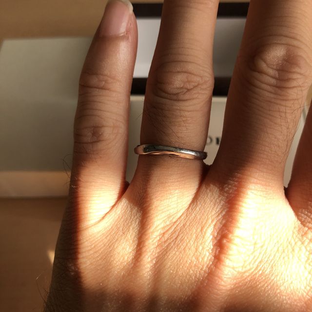 【A DEUX(アドゥー)の口コミ】 最初は色んな指輪に目移りしたのですが、この指輪を見た時に凄くデザイン…