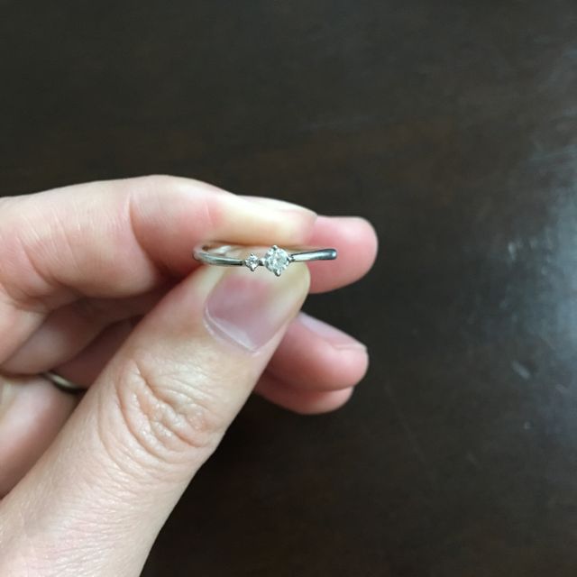 【canal4℃(カナルヨンドシー)の口コミ】 婚約指輪は女性らしい華やかなものを探していたのですが、少しウェーブが…