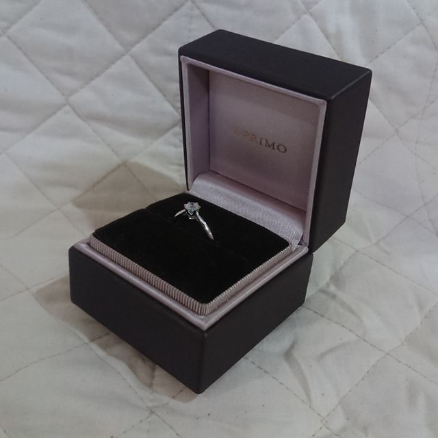 【アイプリモ(I-PRIMO)の口コミ】 決め手はデザインです。
もともとシンプルなストレートラインで１粒タイプ…