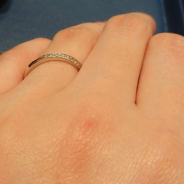 【銀座ダイヤモンドシライシの口コミ】 元々ストレートでダイヤが斜めに入っているデザインで探していました。
他…