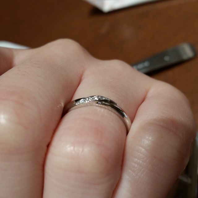 【ギンザタナカブライダル(GINZA TANAKA BRIDAL)の口コミ】 全体は丸いですが、重なる部分の角がなめらかではないため、シャープな印…