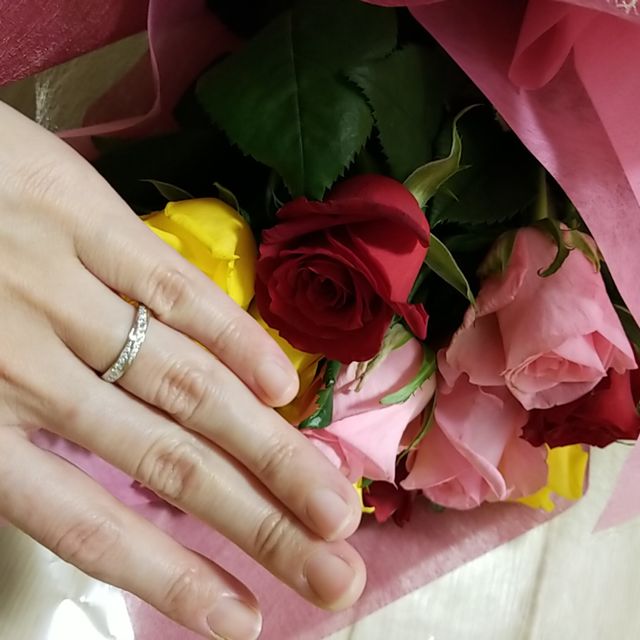 【PILOT BRIDAL(パイロットブライダル)の口コミ】 

ウェーブラインデザインのものが好みで様々なブランドさんの指輪を見せ…