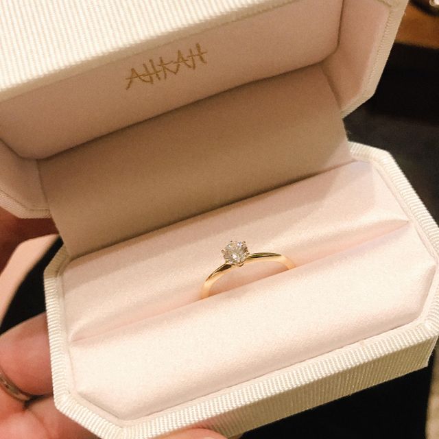 【AHKAH(アーカー)の口コミ】 理想としていた形だった為、ほぼ即決しました。むだな装飾がなく、石だけ…