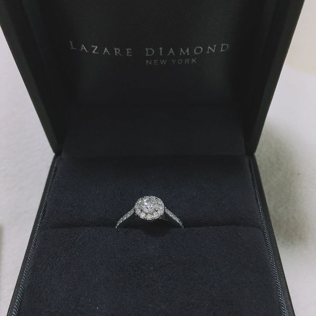 【ラザール ダイヤモンド(LAZARE DIAMOND)の口コミ】 当初はシンプルで華奢な指輪で探していました。決して安い買い物では無い…