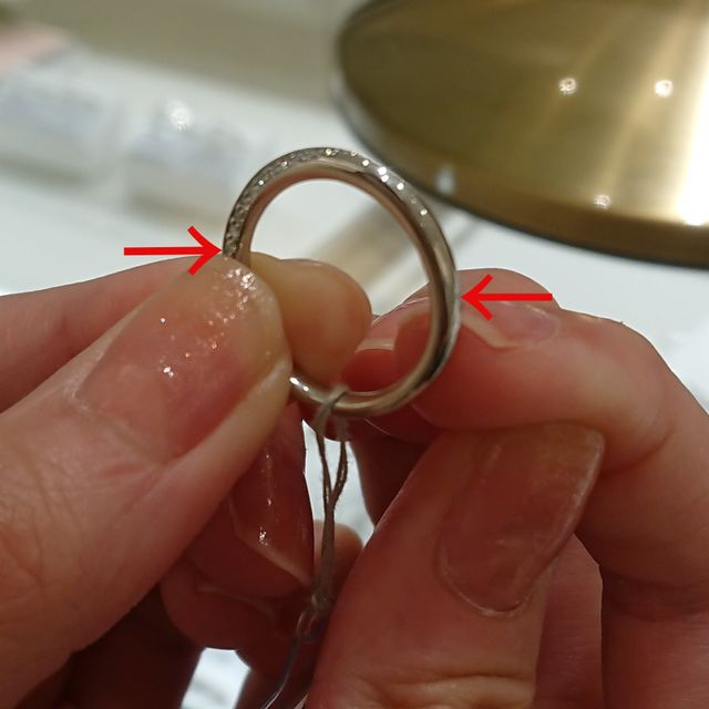 【festaria bijou SOPHIA(フェスタリア ビジュソフィア)の口コミ】 ダイヤが斜めに入ったデザインは他のブランドにもありますが、こちらのは…