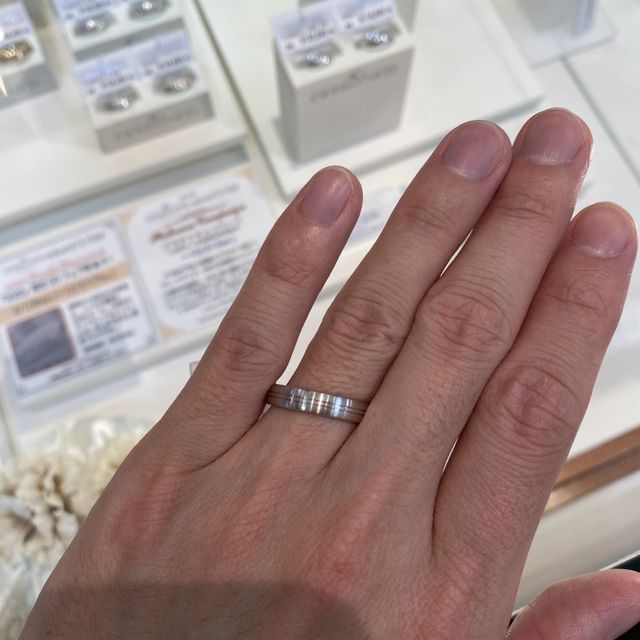 【EURO WEDDING BANDの口コミ】 指通りが滑らかで日本の他のブランドでは感じられないほど着け心地が良か…