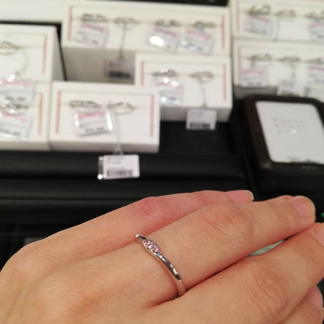 【Ginza Rim(銀座リム)の口コミ】 取り扱いのあまりないピングダイヤモンドの指輪です。柔らかなラインとキ…