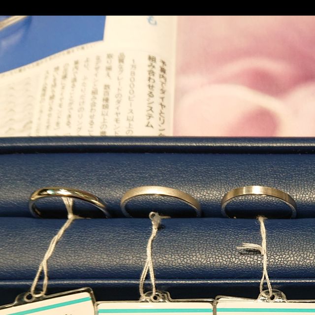 【銀座ダイヤモンドシライシの口コミ】 指輪のデザインは1番左の指輪が良くて、真ん中と右の指輪はつや消しの参考…