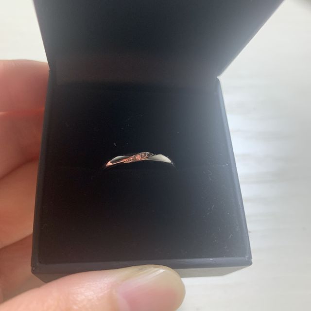 【俄(にわか)の口コミ】 デザインがシンプルで良かったです。普段仕事中はしないので、着脱のしや…