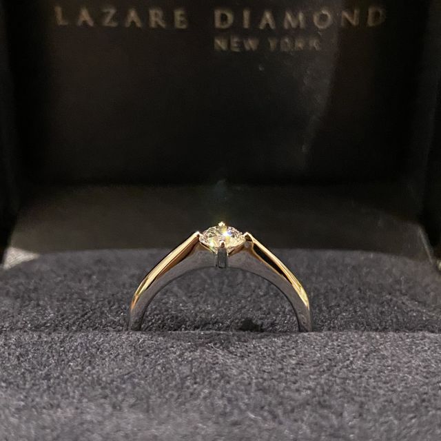 【ラザール ダイヤモンド(LAZARE DIAMOND)の口コミ】 決めては圧倒的にデザインで決めました
シンプルで、ザ・王道の様に一見見…