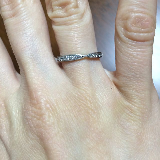 【ティファニー(Tiffany & Co.)の口コミ】 旦那さんと見に行って決めました。普通のリングでも良かったのですが、少…