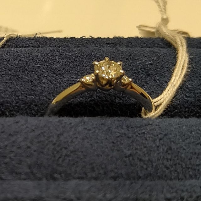 【4℃ BRIDAL(ヨンドシーブライダル)の口コミ】 ピュアプラチナは店頭で聞いたらサイズ直しがpt950よりも直せる範囲が狭い…