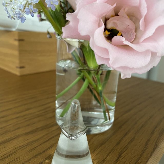 【MIKIMOTO(ミキモト)の口コミ】 婚約指輪との重ね付けした時に綺麗に見えるデザインのものを探していまし…