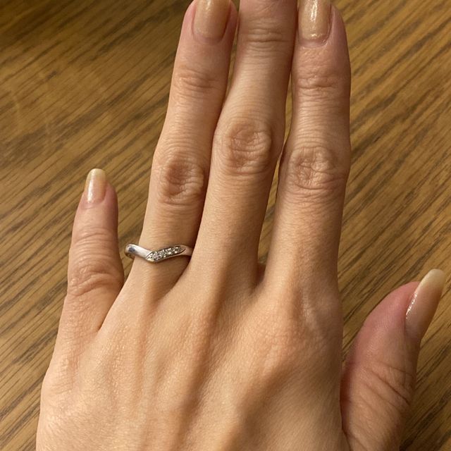 【MIKIMOTO(ミキモト)の口コミ】 婚約指輪との重ね付けした時に綺麗に見えるデザインのものを探していまし…