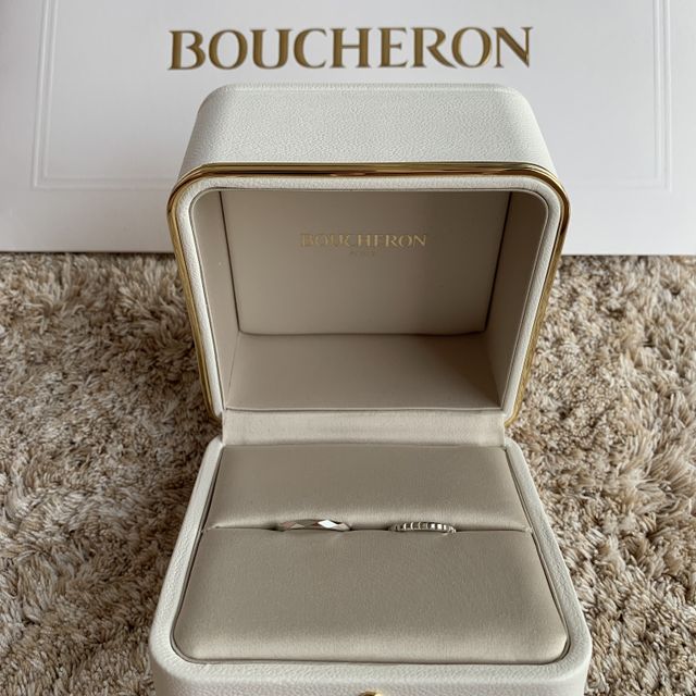 【ブシュロン(BOUCHERON)の口コミ】 ダイヤは取れた時のことを考えてついていないもので選びました。こちらは…