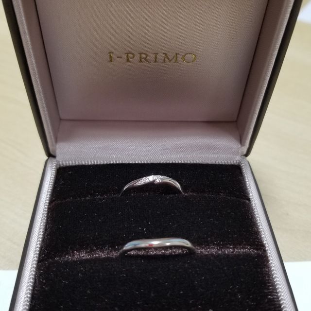 【アイプリモ(I-PRIMO)の口コミ】 指輪デザインは、ダイヤが流星のように散りばめられており、どの角度から…