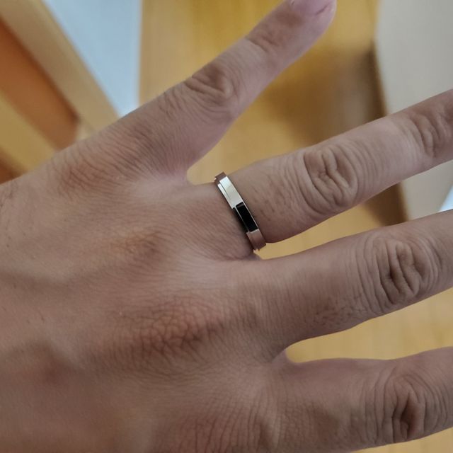 【ラザール ダイヤモンド(LAZARE DIAMOND)の口コミ】 角ばったデザインが好きで他の店舗では中々見付からなかったが、ラザール…