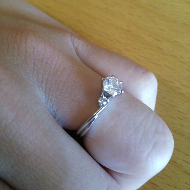 【ラザール ダイヤモンド(LAZARE DIAMOND)の口コミ】 購入当時は二十代前半で若かったのですが、スタッフの方のオススメで、今…