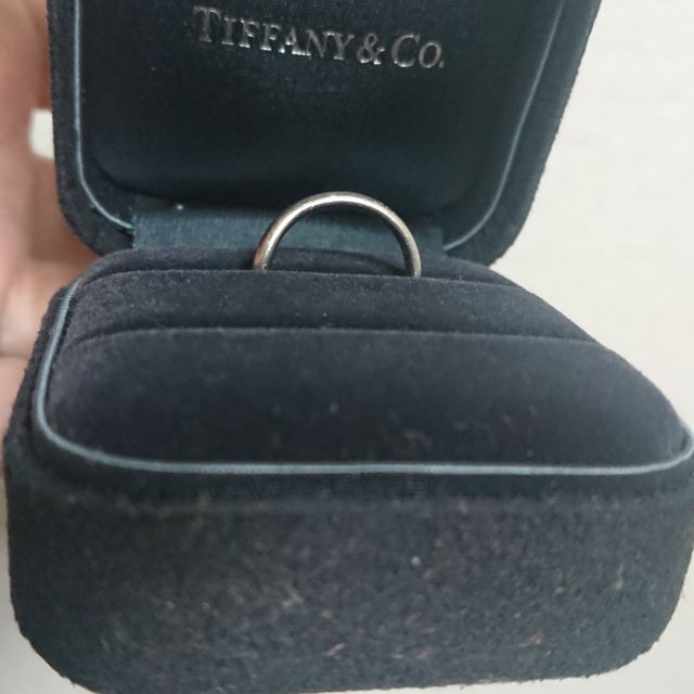 【ティファニー(Tiffany & Co.)の口コミ】 ごつごつしておらず、シンプルかつ細身で指輪が苦手な人でもつけやすいで…