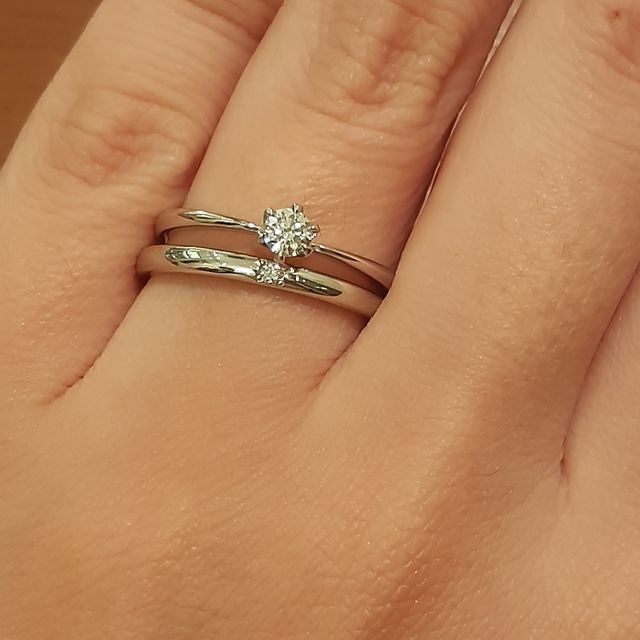 【TRECENTI(トレセンテ)の口コミ】 シンプルな1粒ダイヤのタイプが好みだったので、とても好みのデザインの指…