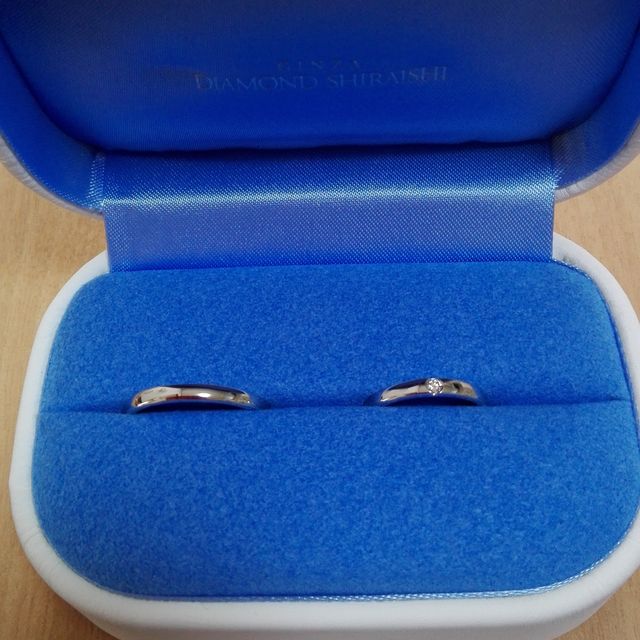 【銀座ダイヤモンドシライシの口コミ】 シンプルな結婚指輪を探していました。
また、ずっとつけていたかったので…