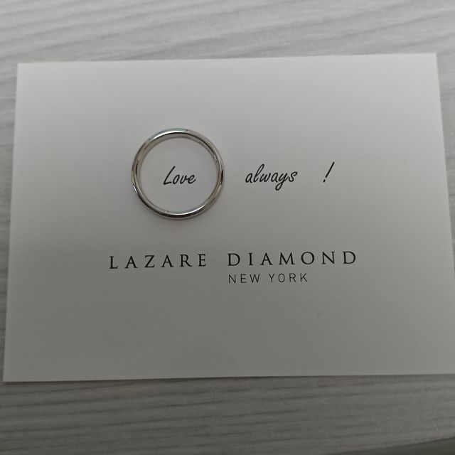 【ラザール ダイヤモンド(LAZARE DIAMOND)の口コミ】 ストレートアームで中央にラインが入ったデザインが気に入りました。男性…