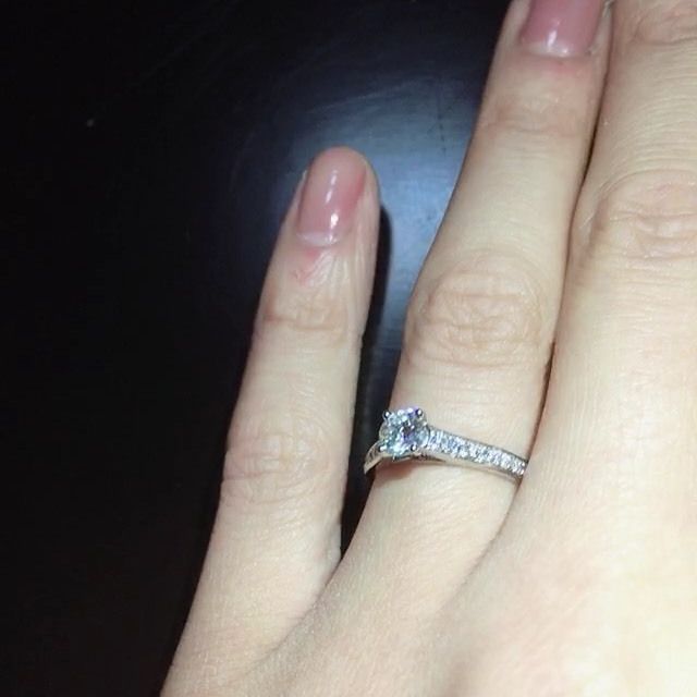 【ヴァン クリーフ＆アーペル(Van Cleef & Arpels)の口コミ】 中心のダイヤモンドのみならず、メレダイヤまでも美しく、ダイヤに対する…