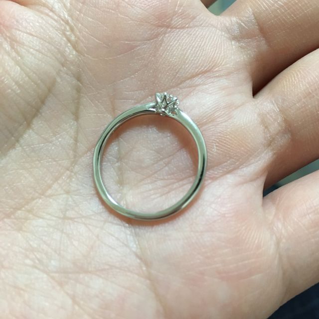 【銀座ダイヤモンドシライシの口コミ】 ダイヤモンドの価格が、他のお店よりリーズナブルでした。
店員さんの説明…