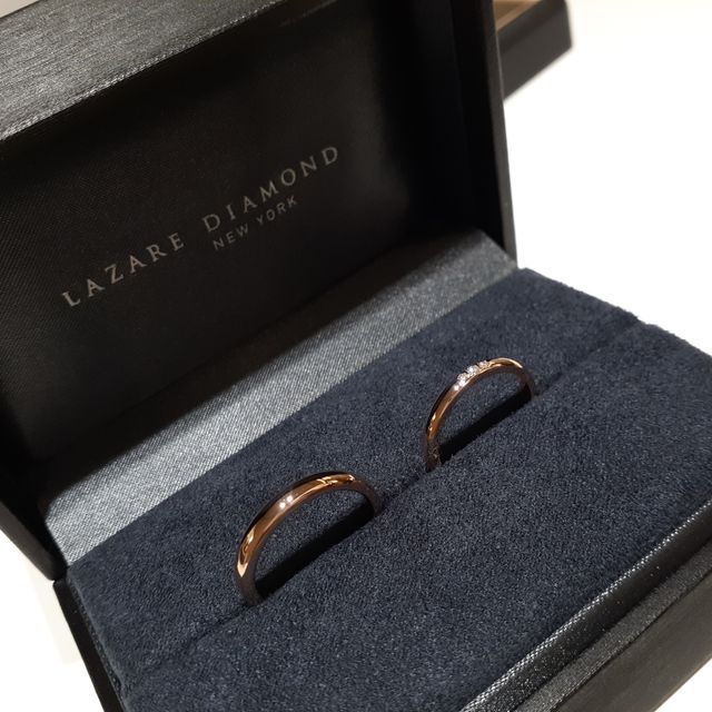 【ラザール ダイヤモンド(LAZARE DIAMOND)の口コミ】 シンプルなデザインで探していたので、スタッフの方にイメージに近いもの…