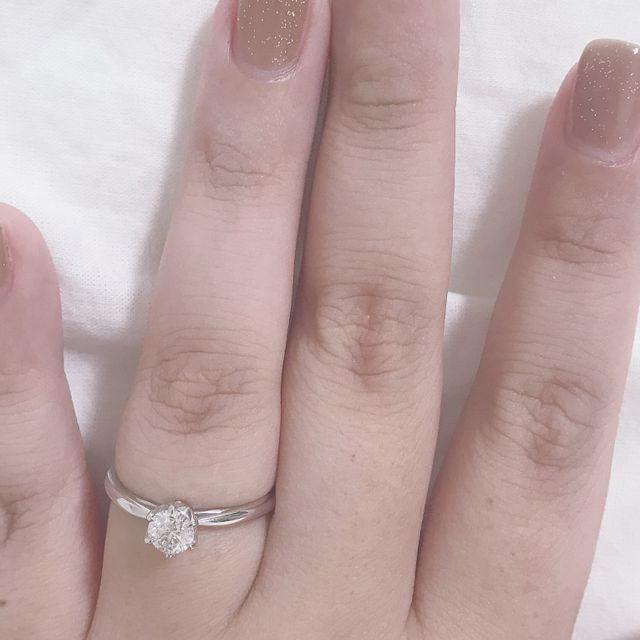 【宝寿堂(ほうじゅどう)の口コミ】 指が長くて太く、小さめのダイヤだと物足りなく見えてしまうので、なるべ…