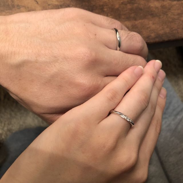 【銀座ダイヤモンドシライシの口コミ】 少し捻りのあるリングで、飽きがこないデザインになっています。
着用感も…