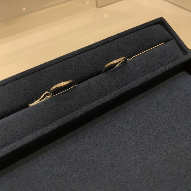 【4℃ BRIDAL(ヨンドシーブライダル)の口コミ】 ストレートやウェーブラインなど、いくつも試着させていただきましたが、…