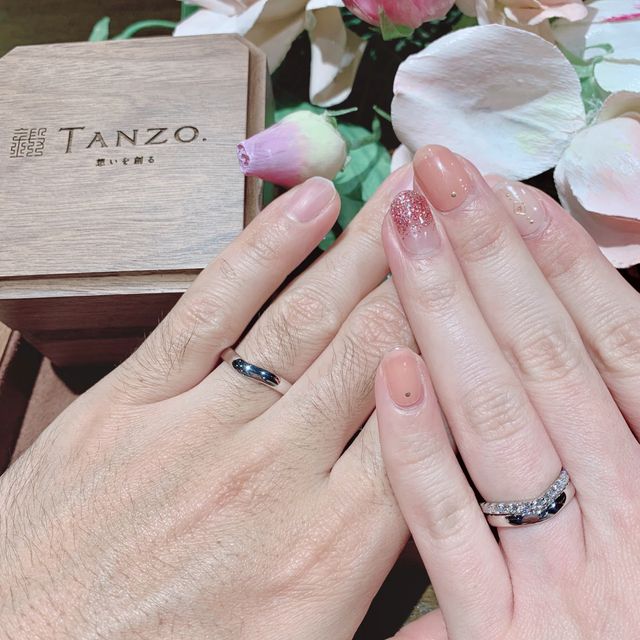 【TANZO.(鍛造指輪)の口コミ】 V字のエタニティを探しており、石落ちがしにくいとのことから鍛造製法がい…