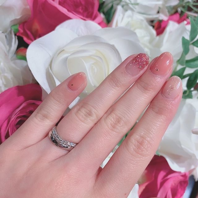 【TANZO.(鍛造指輪)の口コミ】 V字のエタニティを探しており、石落ちがしにくいとのことから鍛造製法がい…