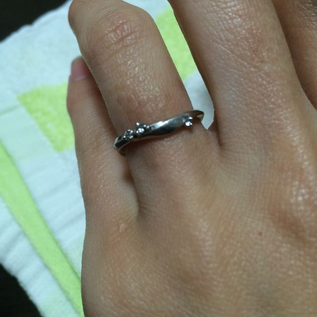 【LAPAGE(ラパージュ)の口コミ】 結婚指輪っぽくない指輪を探していたところ、これに一目惚れしました。結…